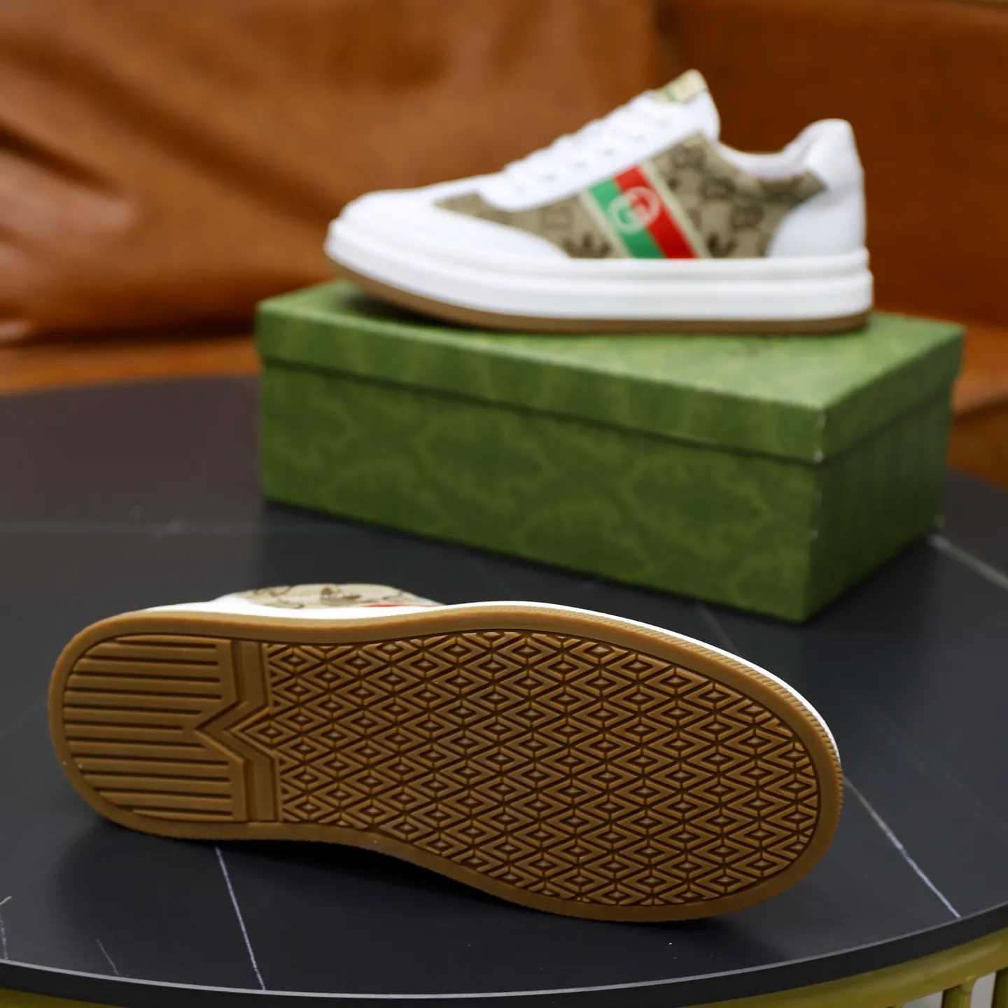Ex-factory price: 420💰🙅‍♂️🙅‍♂️🙅‍♂️ Brand: GUCCI Standard code: 38–44 (45 can be customized) Grade: Same as the official website Material: Original cowhide fabric Comfortable pigskin lining Lightweight wear-resistant outsole Style category: Men's fashionable casual shoes and boots Running sneakers Distinguished luxury brand elements Top luxury Color: actual picture color